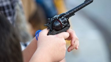 Дете на депутат простреля друго