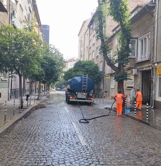 Затварят улици в София заради миене