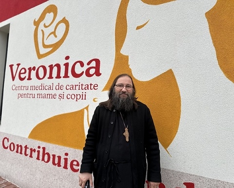 Свещеник направи първата болница за бедни в Румъния