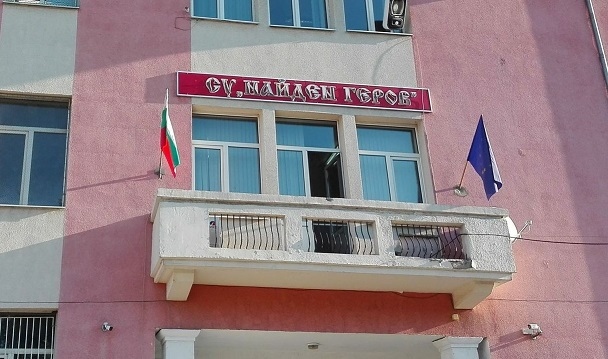 Пак проверка в школото с оценките на починалото момиче