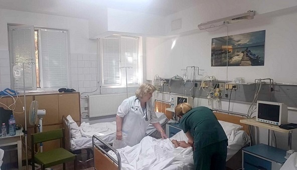 Издирват жената дала бисквити с канабис на деца