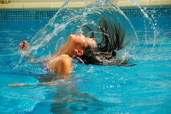 Опасностите край басейна и морето