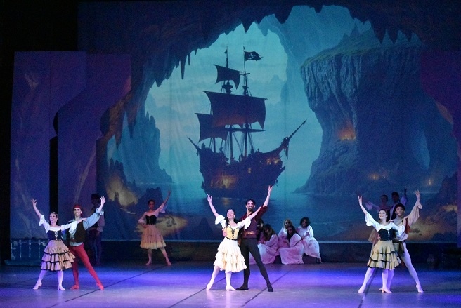 Мащабен спектакъл на „Корсар“ в Бургас