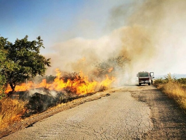 Пожар до минно поле на границата