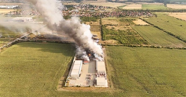 Опасни осколки по пътя край Елин Пелин