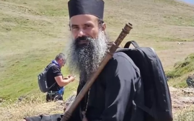 Патриарх Даниил поема пеша към Рилския манастир