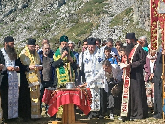Патриарх Даниил отслужи водосвет при Бъбрека (СНИМКИ)