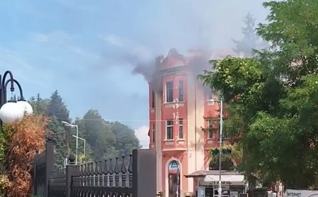 Пожар в нелегален хоспис уби мъж