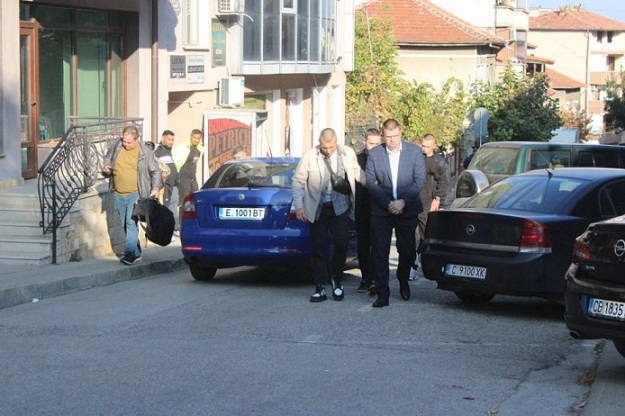 Белезници са полицейски шефове в Петрич и Сандански