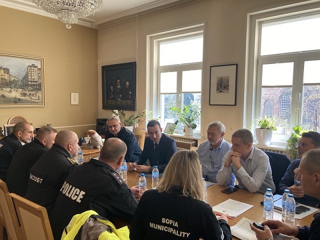 Само с градски транспорт в центъра на София