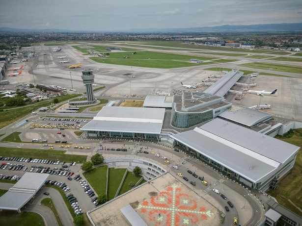 Зона за прегръдки на Летище София