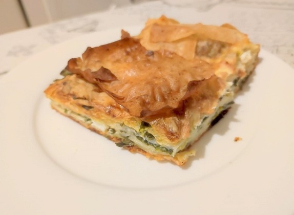 Пълнозърнеста баница със спанак