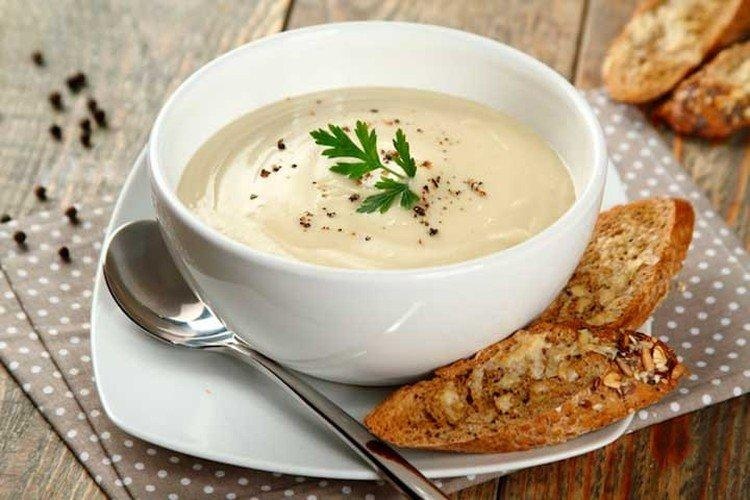 Пилешка супа за здрави и болни – 3 РЕЦЕПТИ