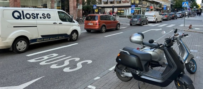 Пари срещу снимка на неправилно паркирали автомобили