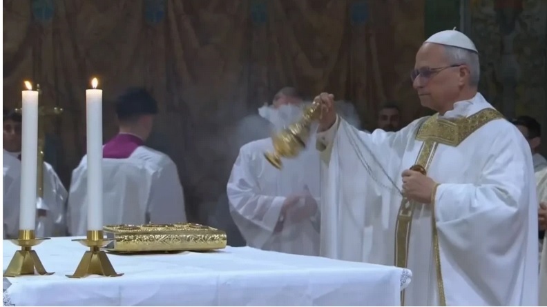 Папата Лъв ХIV е свирил в рок банда (ФОТОГАЛЕРИЯ)