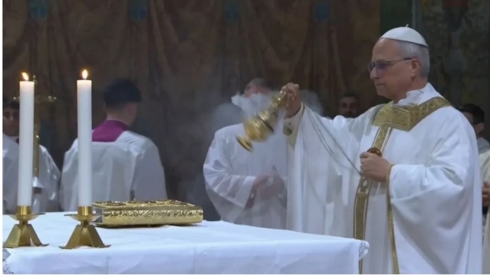 Папата Лъв ХIV е свирил в рок банда (ФОТОГАЛЕРИЯ)