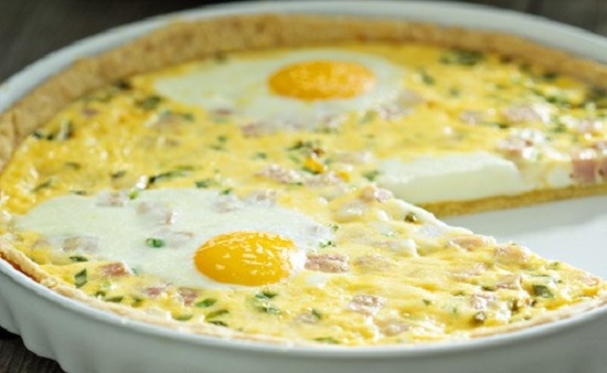 Киш с яйца и шунка