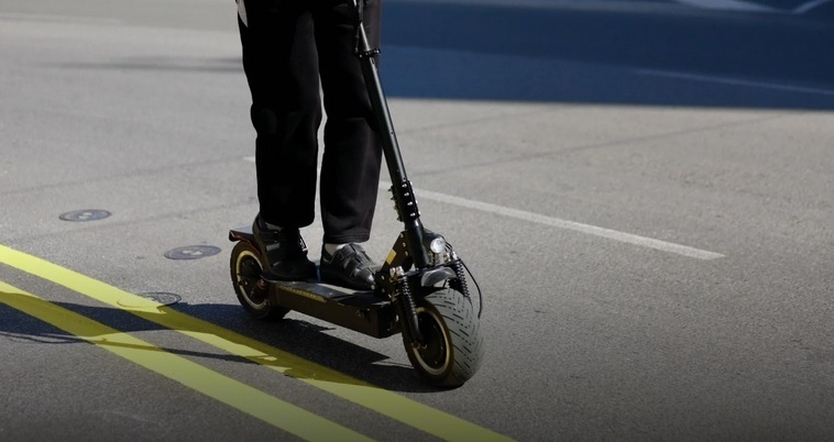 Сексуален маниак на тротинетка