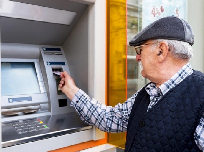 Средната пенсия става малко над 1000 лева