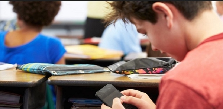 Забрана на телефоните в училище