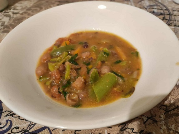 Нахут с боб и зеленчуци