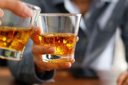 Българите давят стреса в алкохол и цигари