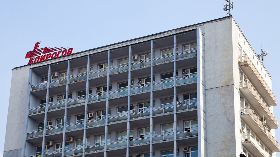 В “Пирогов” се борят за живота на 200-килограмов пациент