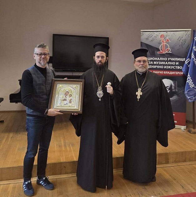 Митрополит Арсений дари 5000 евро за роял