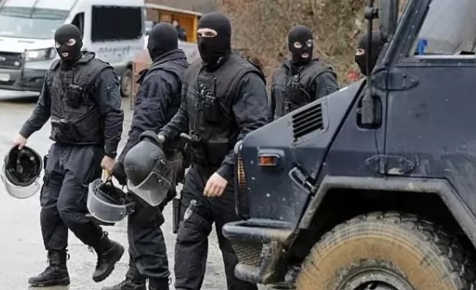 Отряд „Кобра” обсади дома на Ицо Папата в Костинброд