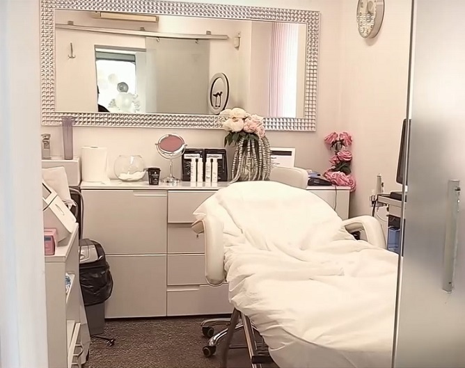 Голи кадри от козметично студио в порнографски сайт