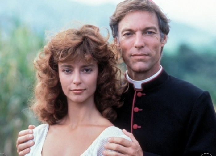 Помните ли отец Ралф де Брикасар от „Птиците умират сами“? (ГАЛЕРИЯ)