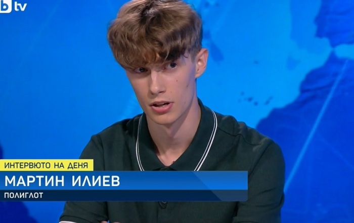 Ученик научи сам единадесет чужди езика