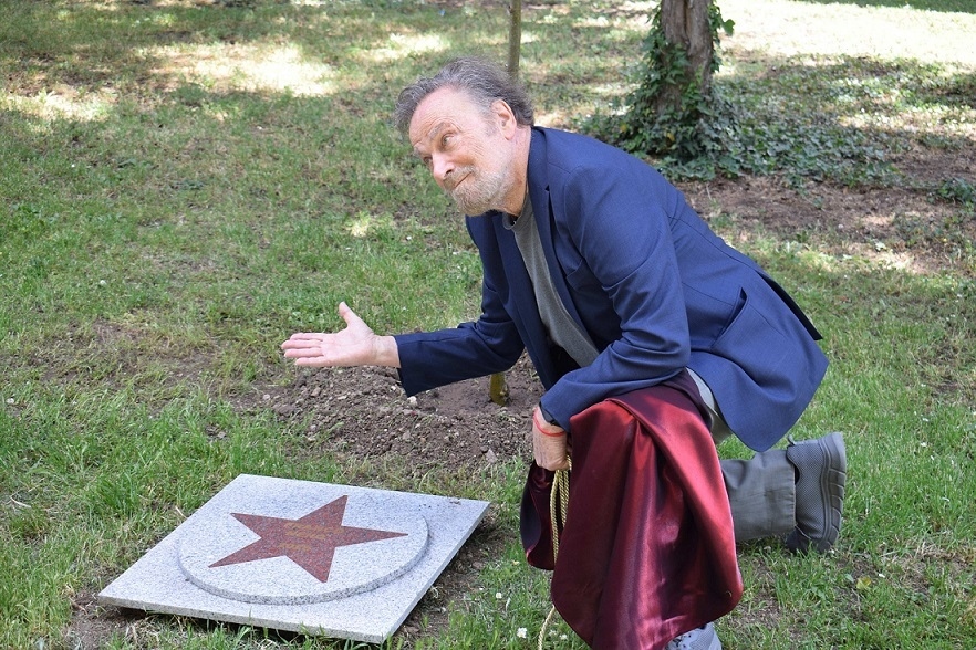 Актьорът Франко Неро засади липа в Стара Загора (ГАЛЕРИЯ)