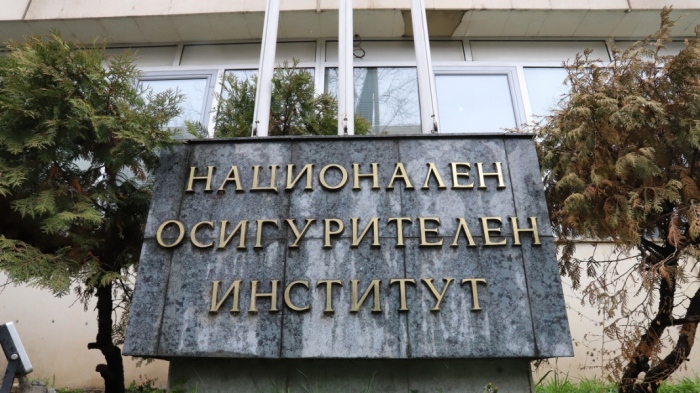  Министър Ефремова пое надзора на НОИ
