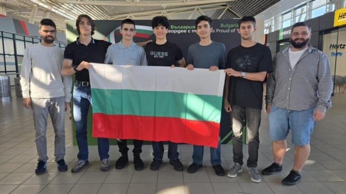 Българчета с 4 медала от Европейската олимпиада по физика