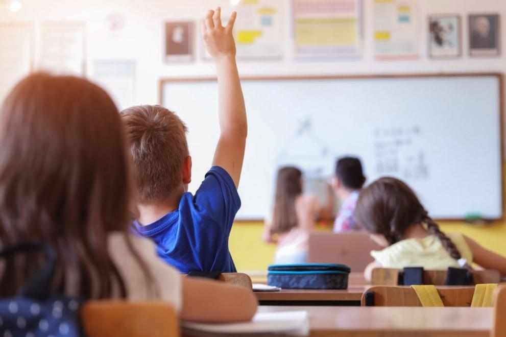Без връщане на еднократните помощи при 5 неизвинени отсъствия