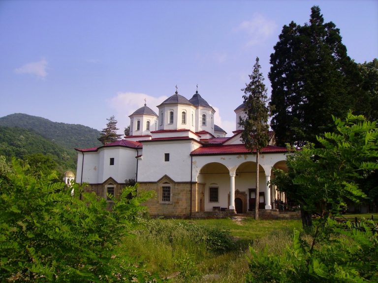 Лопушанският манастир с храмов празник на Еньовден