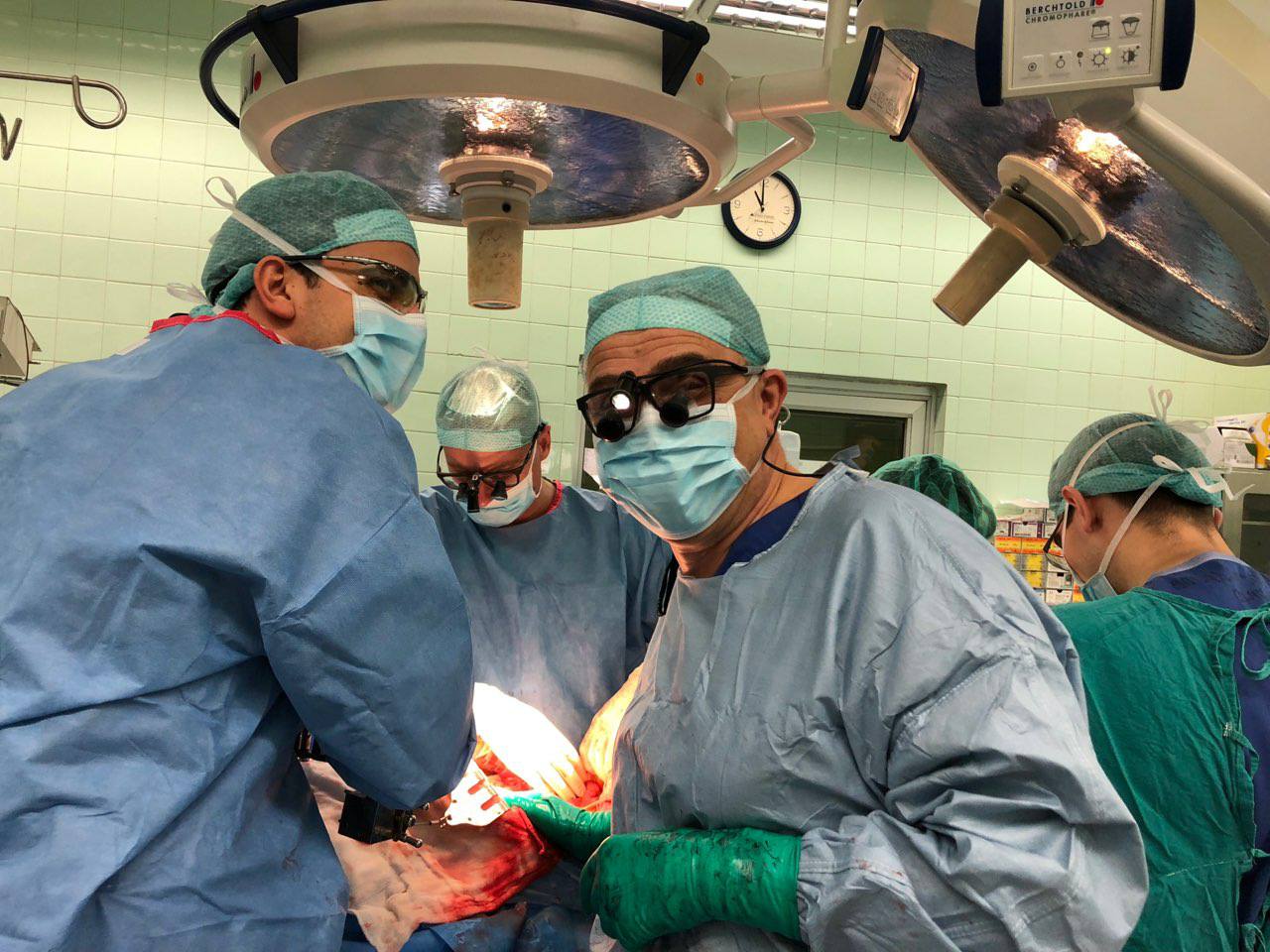 Специалисти от Клиниката по чернодробно-панкреатична и трансплантационна хирургия на Военномедицинска академия спасиха 62-годишен мъж с рядък тумор. Следвай ме - Здраве