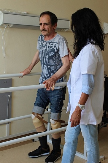 В Бургас помагат на хора с ампутирани крайници да проходят отново. Първият в страната Център за специализирано протезиране и рехабилитация е резултат от съвместните усилия на болницата, общината и неправителствена организация. Следвай ме - Здраве