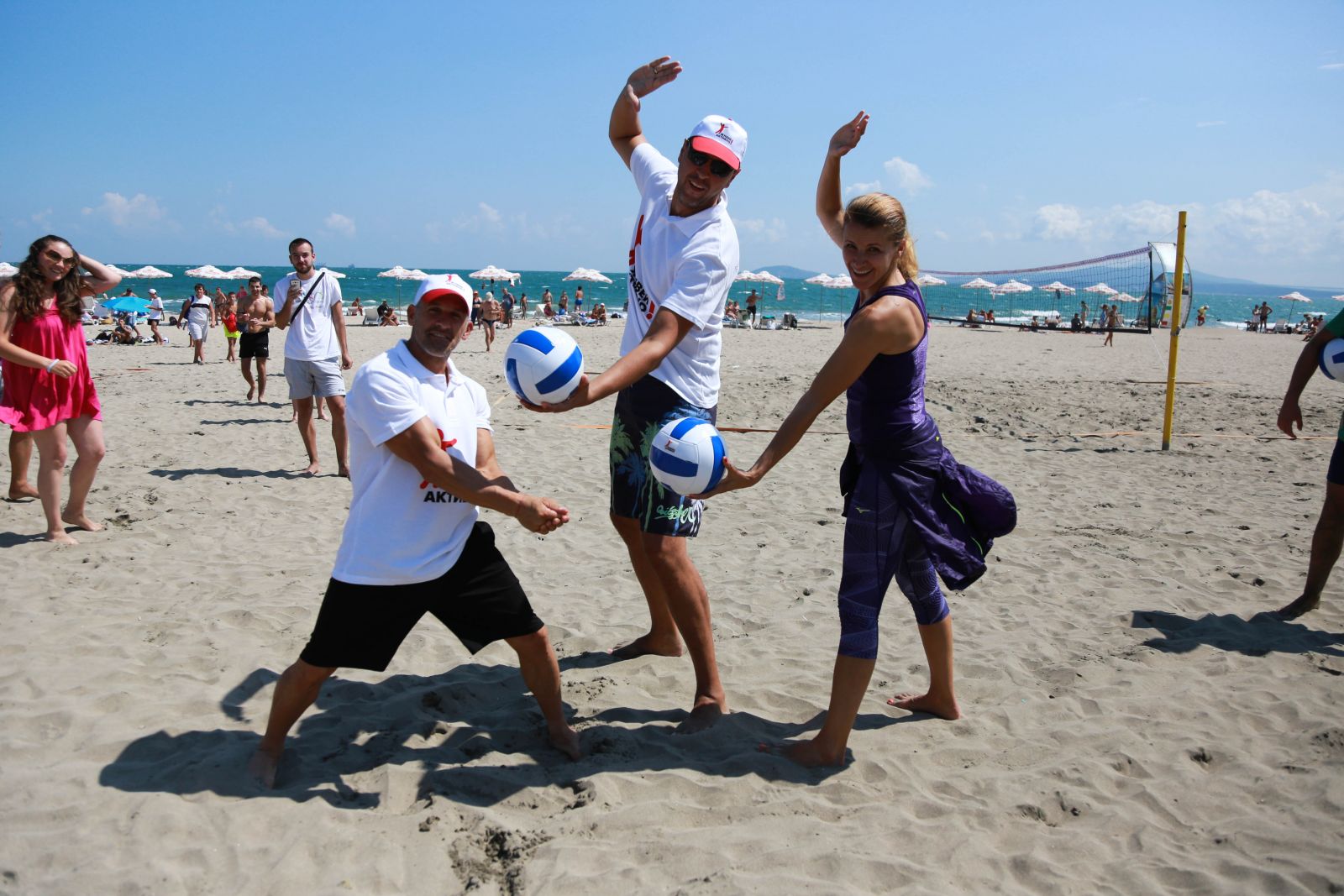 Варна ще бъде домакин на първия по рода си нощен турнир по плажен волейбол. Това съобщиха от общината - организатор на събитието, което се осъществява с подкрепата на фирма „Нестле” и е частот нейната инициатива за балансирано хранене и активен начин на живот – Нестле за Живей Активно! и „ЕКОПАК – България”. Следвай ме - Общество