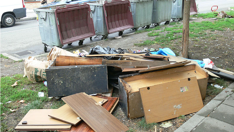 Контейнери за стари мебели и дървени отпадъци започват да поставят във Велико Търново. Това съобщиха от общината и от компанията „Кроношпан“, които са инициатори и организатори. Следвай ме - Общество