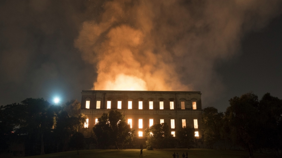 Пожар изпепели Националния музей в Рио де Жанейро. Пламъците са погълнали не само 200-годишната сграда, но и повече от 20 милиона експоната от различни исторически периоди. Следвай ме - Култура