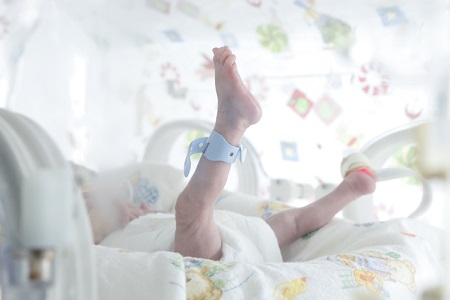 Всяко 10-то българско дете се ражда недоносено. В болница „Майчин дом“ всяка година на бял свят идват около 4 000 бебета, като близо 20% от тях са родени преждевременно. Следвай ме - Здраве