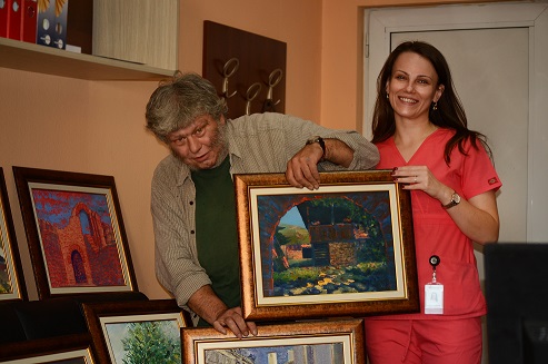 Творци с увреждания дариха картини на „Пирогов”. Сдружение „Синя зона” за творци с увреждания дари десет картини, които ще бъдат изложени в обновеното отделение по неврология на болница „Пирогов”. Следвай ме - Култура