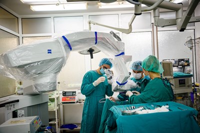 Отстраниха тумор от дете без видим разрез Иновативната технология е приложена на 11-годишен пациент в УМБАЛ „Света Марина” – Варна. Следвай ме - Здраве