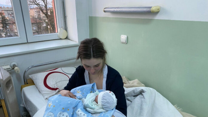 Украинка бежанка роди в Казанлък, Следвй ме - Общество / Здраве