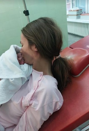 Онлайн лекция „Първи грижи за новороденото“ Тя е безплатна и ще е от специалисти на Униерситетската многопрофилна болница за активно лечение – Пловдив. Следва ме - Здраве
