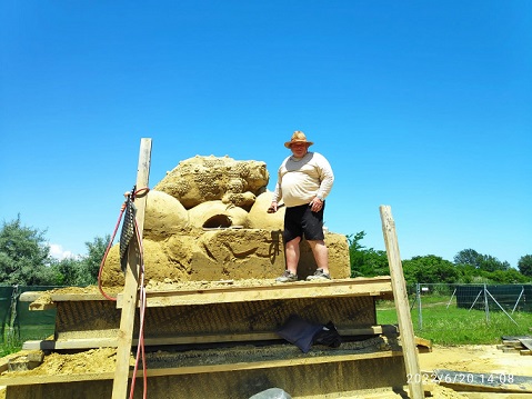 Бургасик парк – скулптори от открито Това лято пясъчните фигури са посветени на динозаврите и тяхната епоха. Следвай ме-Хоби / Шоу