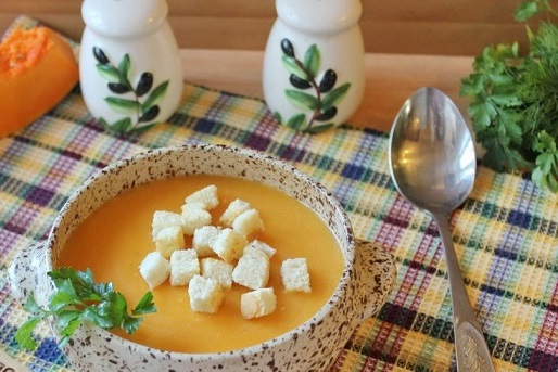 Френска крем супа от тиква Тя е подходяща за основа на всяко второ блюдо, вкусна е, приготвя се бързо и е ниско бюджетна Следвай ме - Кухня