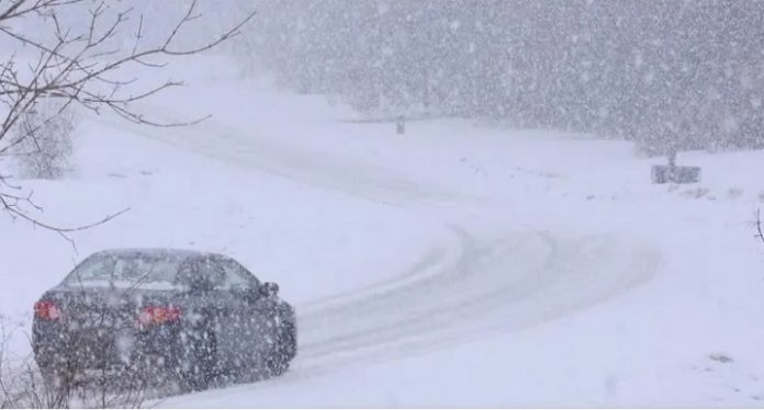 Пътищата опасни заради снеговалежи в събота Следвай ме - Общество